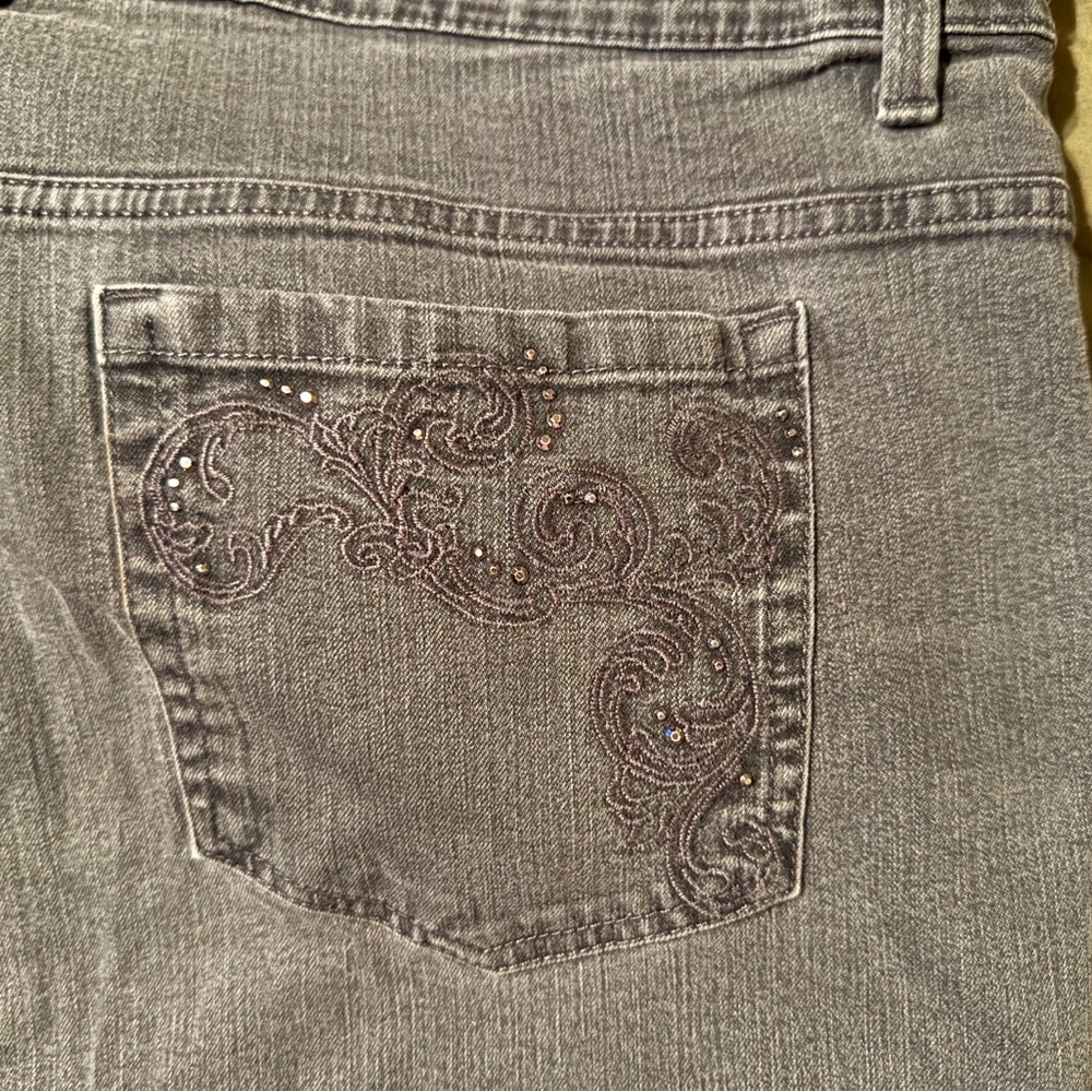 Grey Jeans with Decorative Back Pockets